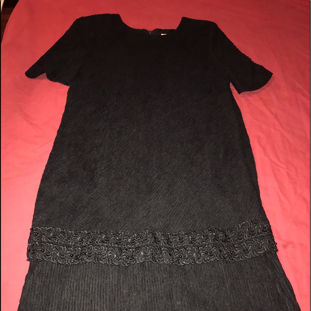 🎉SALE🎉Black midi dress💗
